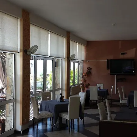 Guest house Compass 2*